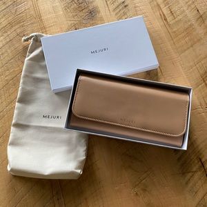 Mejuri Weekly Jewelry Case